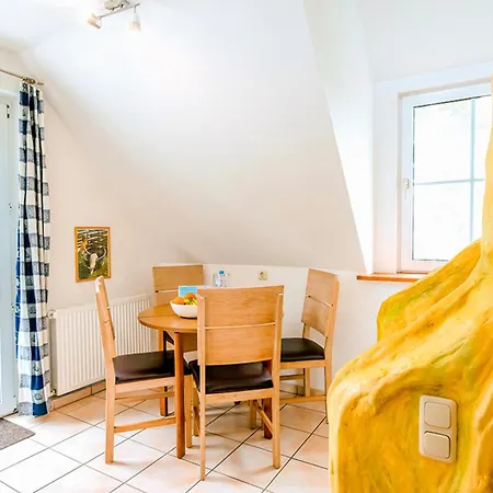 Bunte Villa, Whg Raeuberleiter פרראו